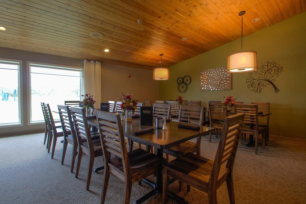 Comfort Suites At Par 4 Resort Waupaca Exterior photo