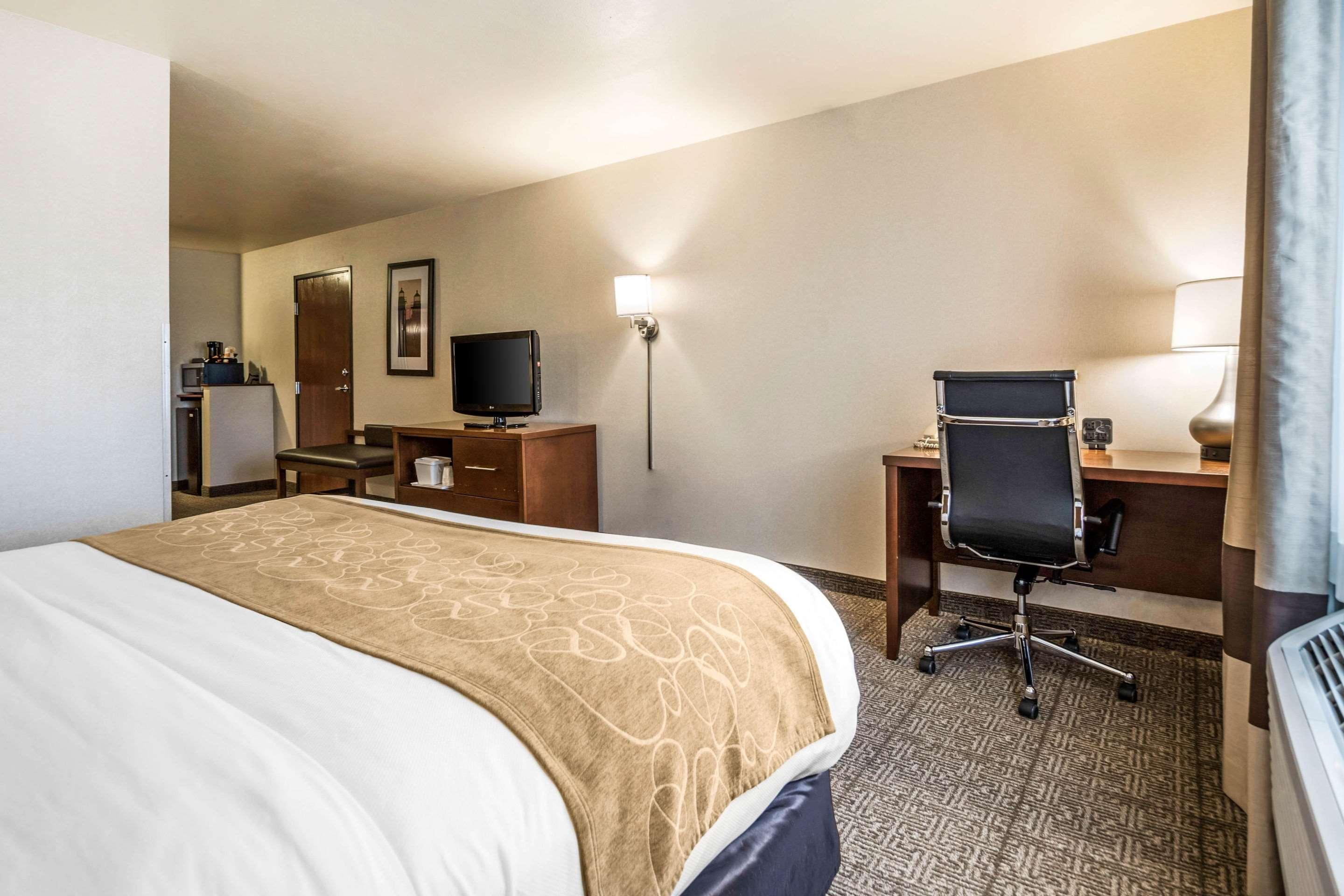 Comfort Suites At Par 4 Resort Waupaca Exterior photo