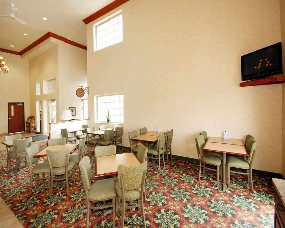Comfort Suites At Par 4 Resort Waupaca Exterior photo